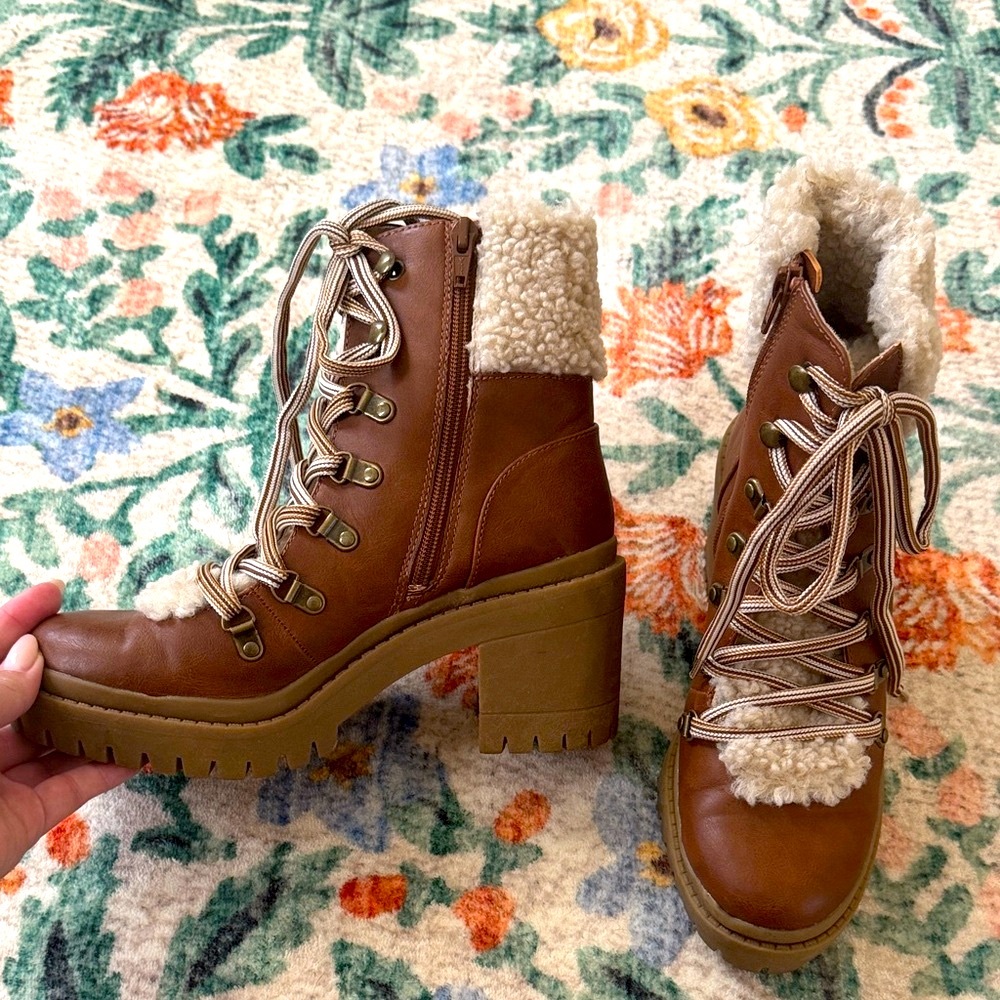 Universal Thread Tan Sherpa Boots - Picture 4 of 6